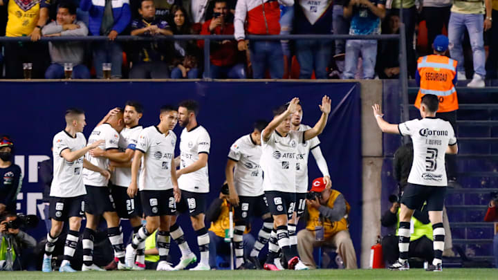 Jugadores del América en el partido ante Atlético San Luis.