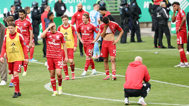 Tränen und Fassungslosigkeit: Fortuna Düsseldorf steht nach dem bitteren Absturz in die 3. Liga vor vielen Fragezeichen