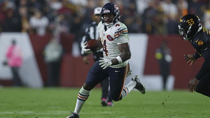 Chicago Bears running back D'Andre Swift (4) runs with the ball against the Washington Commanders during the fourth quarter at Northwest Stadium.