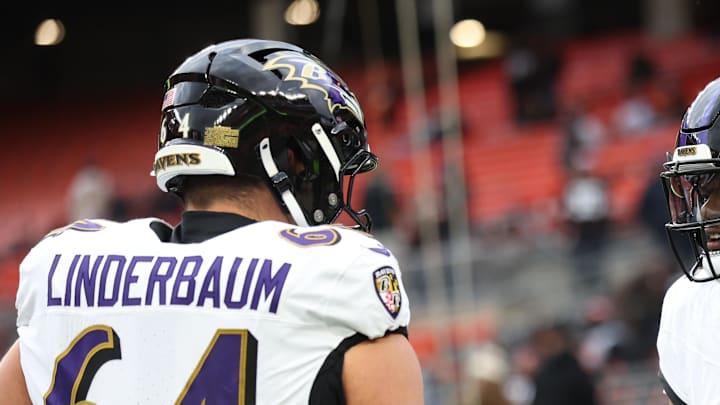 Baltimore Ravens quarterback Lamar Jackson (8) warms-up with center Tyler Linderbaum Baltimore Ravens quarterback Lamar Jackson (8) warms-up with center Tyler Linderbaum