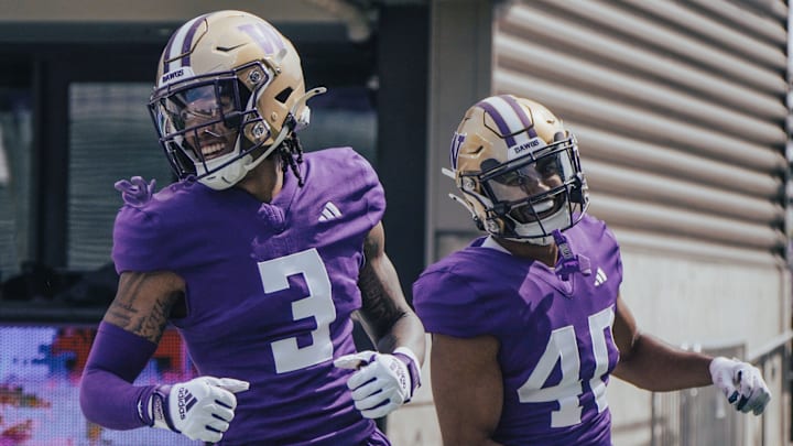 Jordan Shaw (3) runs through a DB drill with Anay Nagarajan (40). 