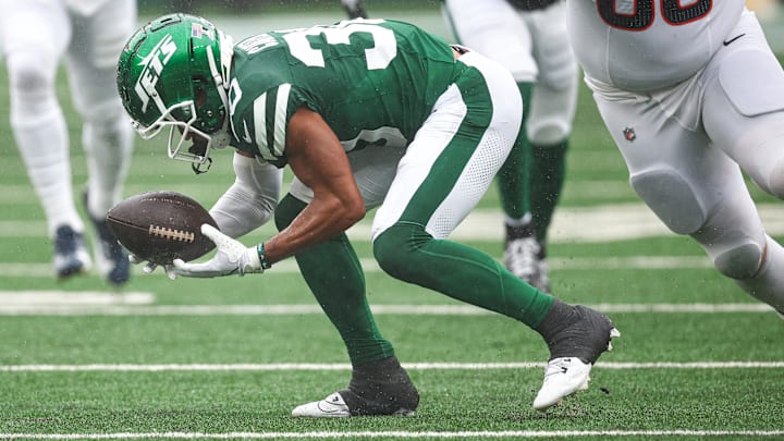 Sep 29, 2024; East Rutherford, New Jersey, USA; New York Jets cornerback Michael Carter II (30) recovers a fumbles in front of Denver Broncos center Luke Wattenberg (60) during the first half at MetLife Stadium. Sep 29, 2024; East Rutherford, New Jersey, USA; New York Jets cornerback Michael Carter II (30) recovers a fumbles in front of Denver Broncos center Luke Wattenberg (60) during the first half at MetLife Stadium.