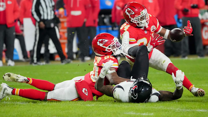 Dec 7, 2025; Kansas City, Missouri, USA; Kansas City Chiefs safety Mike Edwards (34) and Kansas City Chiefs cornerback Nohl Williams (20) break up a pass intended for Houston Texans wide receiver Nico Collins (12) during the second quarter at GEHA Field at Arrowhead Stadium. Mandatory Credit: Denny Medley-Imagn Images Dec 7, 2025; Kansas City, Missouri, USA; Kansas City Chiefs safety Mike Edwards (34) and Kansas City Chiefs cornerback Nohl Williams (20) break up a pass intended for Houston Texans wide receiver Nico Collins (12) during the second quarter at GEHA Field at Arrowhead Stadium. Mandatory Credit: Denny Medley-Imagn Images