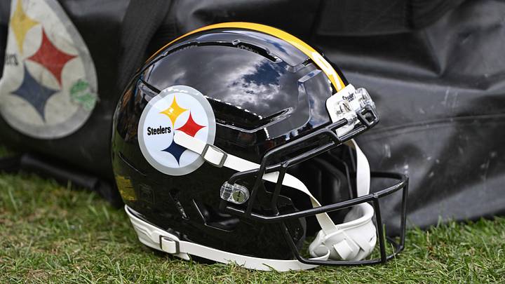 Nov 16, 2025; Pittsburgh, Pennsylvania, USA; A Pittsburgh Steelers helmet before a game against the Cincinnati Bengals at Acrisure Stadium. Mandatory Credit: Barry Reeger-Imagn Images Nov 16, 2025; Pittsburgh, Pennsylvania, USA; A Pittsburgh Steelers helmet before a game against the Cincinnati Bengals at Acrisure Stadium. Mandatory Credit: Barry Reeger-Imagn Images