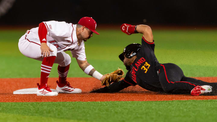 Rigoberto Hernandez 10, the Louisiana Ragin' Cajuns baseball take on Maryland.