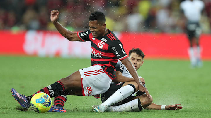 Alex Sandro fez gol na última quarta-feira