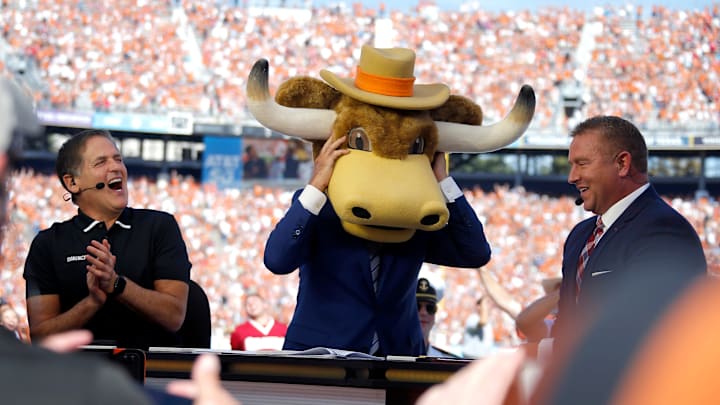 Lee Corso picks Texas to win as Mark Cuban, left, and Kirk Herbstreit laugh during ESPN's College GameDay