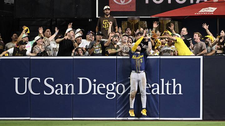Garrett Mitchell’s home run robbery preserved the Brewers’ lead and helped them eliminate the Padres. Garrett Mitchell’s home run robbery preserved the Brewers’ lead and helped them eliminate the Padres.