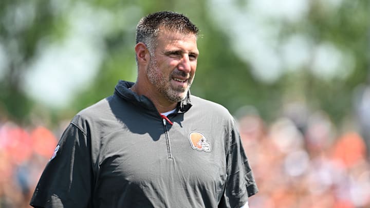 Aug 4, 2024; Cleveland Browns advisor Mike Vrabel during practice at the Browns training facility in Berea, Ohio. Mandatory Credit: Bob Donnan-Imagn Images