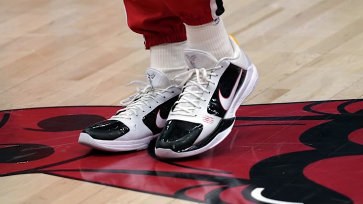 Chicago Bulls guard Lonzo Ball wore the Nike Kobe 5 Protro in the 'Alternate Bruce Lee' colorway in his return to action. Chicago Bulls guard Lonzo Ball wore the Nike Kobe 5 Protro in the 'Alternate Bruce Lee' colorway in his return to action.