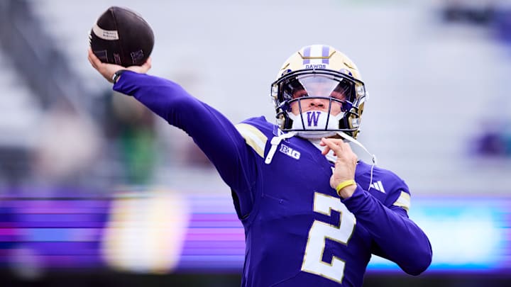 Huskies quarterback Demond Williams Jr. warms up ahead of Washington's Week 14 clash with No. 5 Oregon.