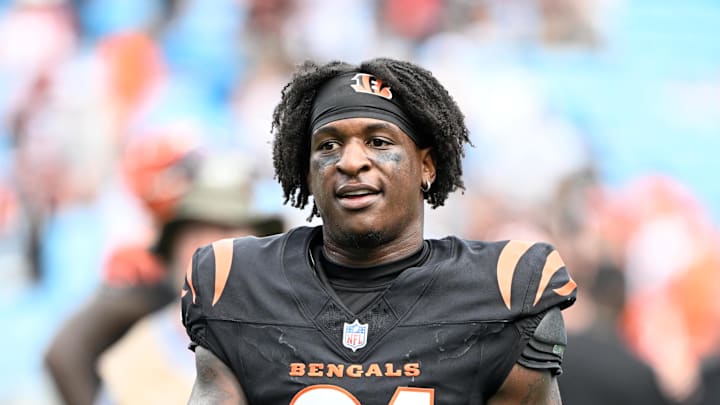 Sep 29, 2024; Charlotte, North Carolina, USA; Cincinnati Bengals cornerback Mike Hilton (21) comes off the field after the game at Bank of America Stadium. Mandatory Credit: Bob Donnan-Imagn Images Sep 29, 2024; Charlotte, North Carolina, USA; Cincinnati Bengals cornerback Mike Hilton (21) comes off the field after the game at Bank of America Stadium. Mandatory Credit: Bob Donnan-Imagn Images