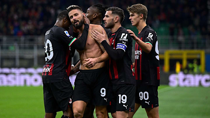 Il Milan festeggia Giroud 