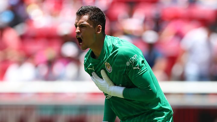 Óscar Whalley continuará en Chivas para el 2024