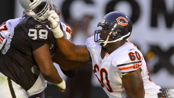 Nov 11, 2007; Oakland, CA, USA; Chicago Bears offensive guard Terrence Metcalf (60) knocks the helmet off of Oakland Raiders defensive tackle Warren Sapp (99) at McAfee Coliseum. The Bears defeated the Raiders, 17-6. Mandatory Credit: Kirby Lee/Image of Sport-Imagn Images Nov 11, 2007; Oakland, CA, USA; Chicago Bears offensive guard Terrence Metcalf (60) knocks the helmet off of Oakland Raiders defensive tackle Warren Sapp (99) at McAfee Coliseum. The Bears defeated the Raiders, 17-6. Mandatory Credit: Kirby Lee/Image of Sport-Imagn Images
