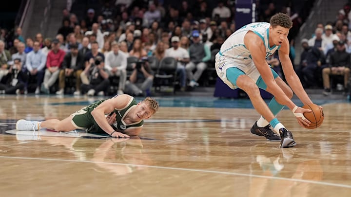 Feb 5, 2025; Charlotte, North Carolina, USA; Charlotte Hornets forward Tidjane Salaun (31) grabs the loose ball from Milwaukee Bucks guard AJ Green (20) during the second half at Spectrum Center. Mandatory Credit: Jim Dedmon-Imagn Images Feb 5, 2025; Charlotte, North Carolina, USA; Charlotte Hornets forward Tidjane Salaun (31) grabs the loose ball from Milwaukee Bucks guard AJ Green (20) during the second half at Spectrum Center. Mandatory Credit: Jim Dedmon-Imagn Images