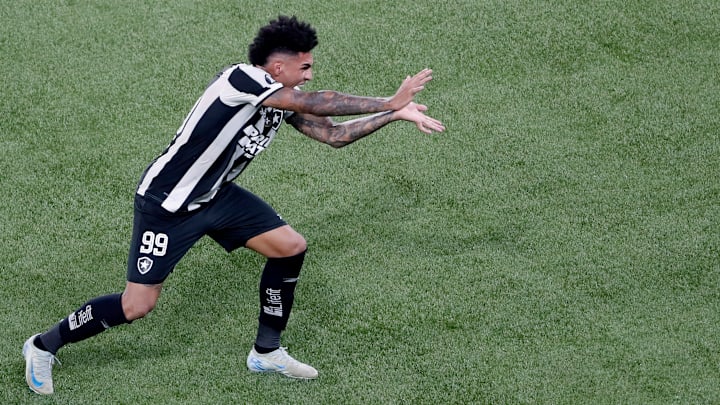 Igor Jesus vai a campo nesta quarta-feira