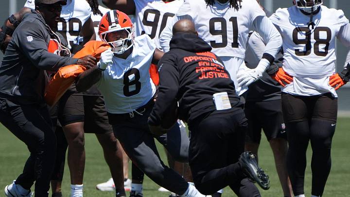 Cleveland Browns Jared Verse (8) runs a drill as teammates defensive end Julian Okwara, Khordae Sydnor, Alex Wright and Adin Huntington look on during team OTAs at CrossCountry Mortgage Campus of the Cleveland Browns in Berea, Ohio on June 2, 2026.