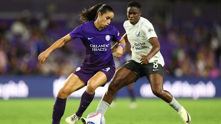 Orlando Pride defender Rafaelle (4) battles for the ball against Bay FC forward Asisat Oshoala (8) during the second half at Inter&Co Stadium