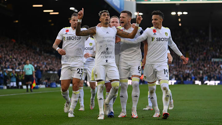 Após Neymar, Raphinha vai às redes na Premier League e homenageia Marília Mendonça, que faleceu vítima de acidente aéreo. 