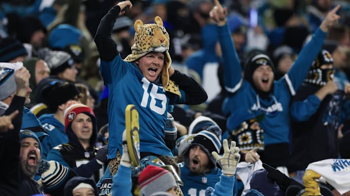 Jacksonville Jaguars fans celebrate Jacksonville Jaguars quarterback Trevor Lawrence (16) two point