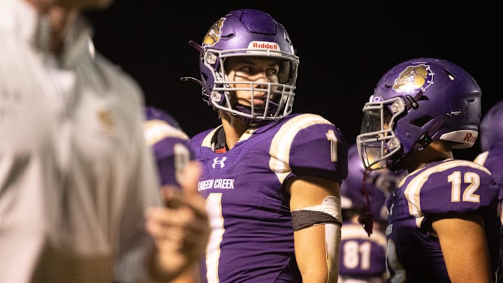 Bulldogs quarterback Tait Reynolds (1) at Queen Creek High School football field on Oct. 26, 2023.