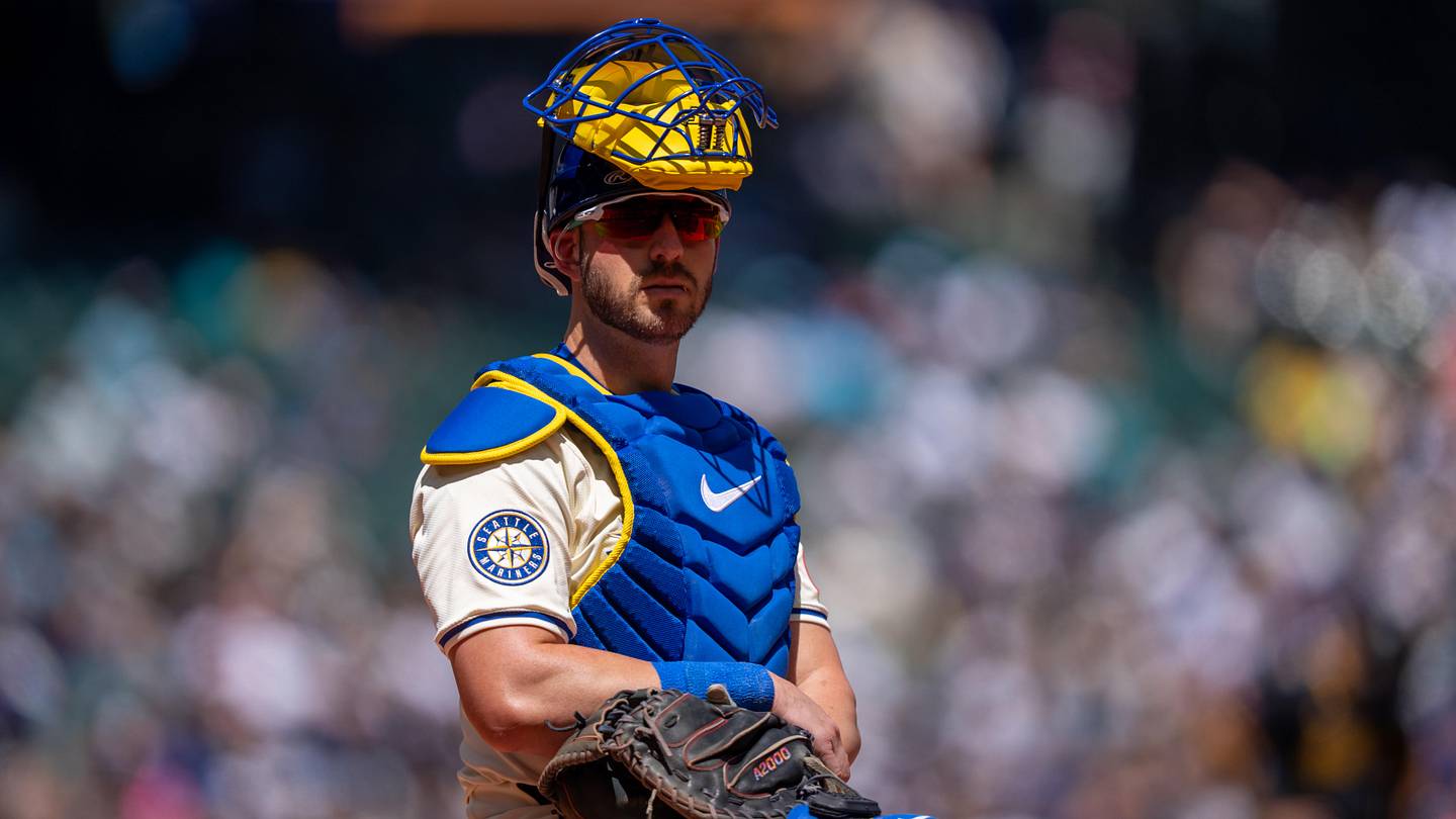 cluster (priority): Sodo Mojo The Stakes: Mariners' Playoff Hopes Hang in the Balance