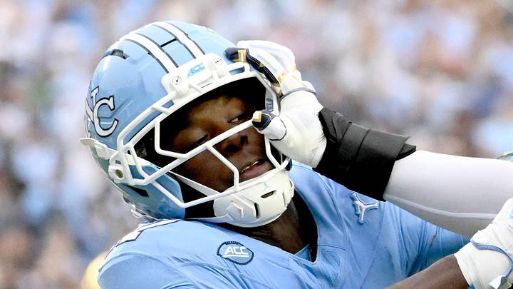 Oct 3, 2026; Chapel Hill, North Carolina, USA; Notre Dame Fighting Irish linebacker Kyngstonn Viliamu-Asa (27) with the ball after intecepting a pass as North Carolina Tar Heels running back Jaylen McGill (27) defends in the first quaret at Kenan Stadium. Mandatory Credit: Bob Donnan-Imagn Images Oct 3, 2026; Chapel Hill, North Carolina, USA; Notre Dame Fighting Irish linebacker Kyngstonn Viliamu-Asa (27) with the ball after intecepting a pass as North Carolina Tar Heels running back Jaylen McGill (27) defends in the first quaret at Kenan Stadium. Mandatory Credit: Bob Donnan-Imagn Images