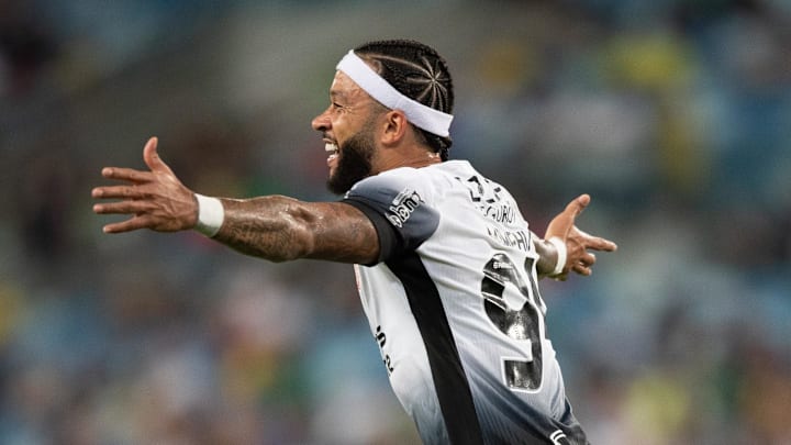 Memphis Depay havia feito gol de falta contra o Athletico-PR em Itaquera