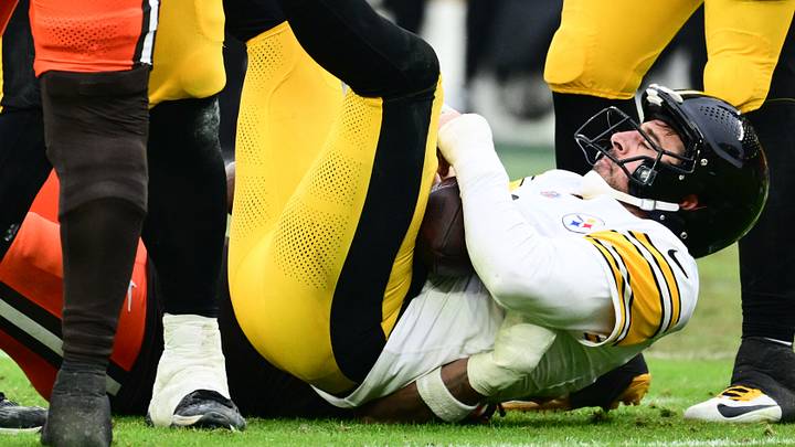 Pittsburgh Steelers quarterback Aaron Rodgers Pittsburgh Steelers quarterback Aaron Rodgers