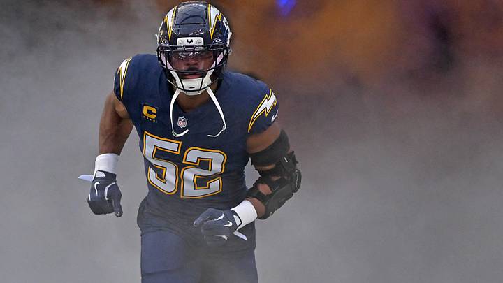 Los Angeles Chargers outside linebacker Khalil MacK (52) is introduced for the game against the Minnesota Vikings at SoFi Stadium. Mandatory Credit: Jayne Kamin-Oncea-Imagn Images Los Angeles Chargers outside linebacker Khalil MacK (52) is introduced for the game against the Minnesota Vikings at SoFi Stadium. Mandatory Credit: Jayne Kamin-Oncea-Imagn Images