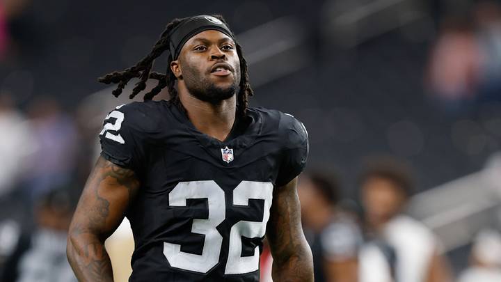 Las Vegas Raiders running back Dare Ogunbowale (32) Las Vegas Raiders running back Dare Ogunbowale (32)