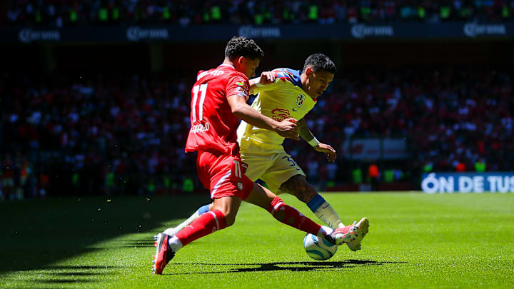 Toluca visits América on Saturday night with first place at stake. Currently atop the standings, Toluca boasts the best offense in Liga MX, while the defending champs have given up the fewest goals.