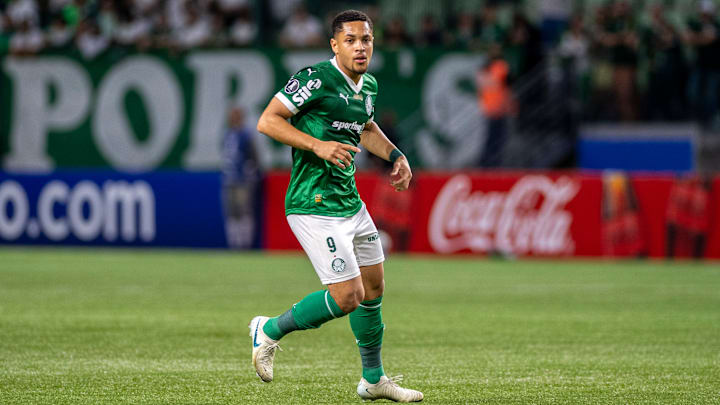 Atacante foi contratado a peso de ouro em 2025 Atacante foi contratado a peso de ouro em 2025