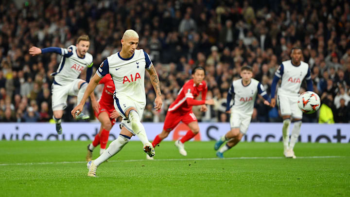 Richarlison marcou o gol da vitória do Tottenham nesta quinta-feira, 24