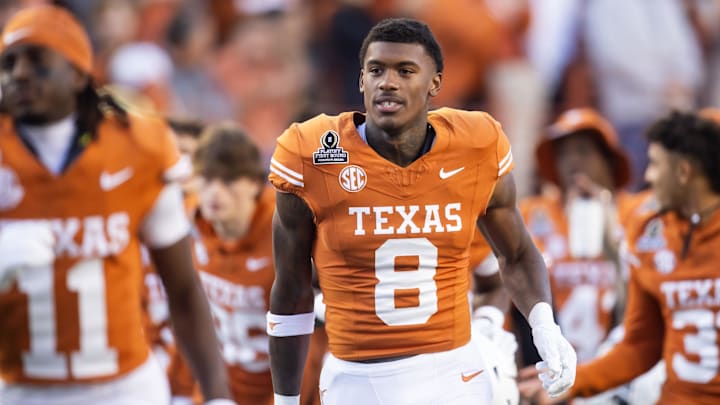 Dec 21, 2024; Austin, Texas, USA; Texas Longhorns tight end Amari Niblack (8) against the Clemson Tigers during the CFP National playoff first round at Darrell K Royal-Texas Memorial Stadium.