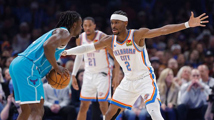 Oklahoma City Thunder guard Shai Gilgeous-Alexander (2) defends Charlotte Hornets guard Sion James 