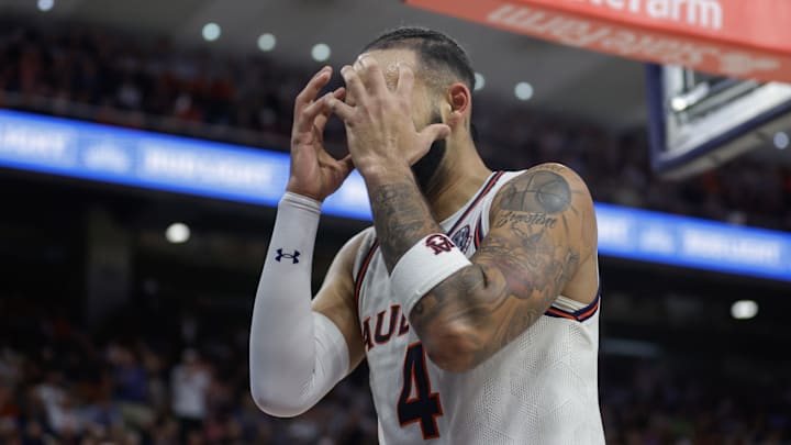 Alabama v Auburn