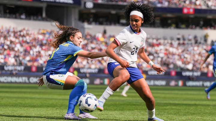 Ela sofreu pênalti que gerou um dos gols Ela sofreu pênalti que gerou um dos gols