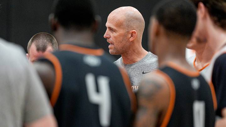 Head coach Steve Lutz. Head coach Steve Lutz.