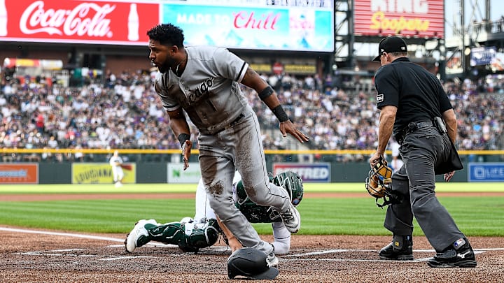 Elvis Andrus, tras robarse el home el sábado en el juego ante los Rockies