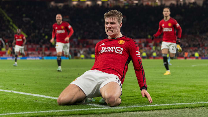 Manchester United v Aston Villa - Premier League