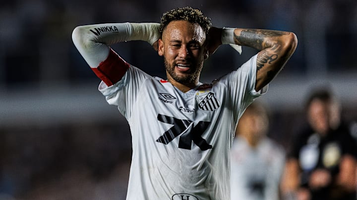 Los problemas de lesiones de Neymar continúan