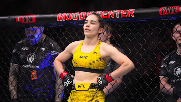 Dec 2, 2023; Austin, Texas, USA; Veronica Hardy (red gloves) fights Jamey-Lyn Horth (blue gloves)