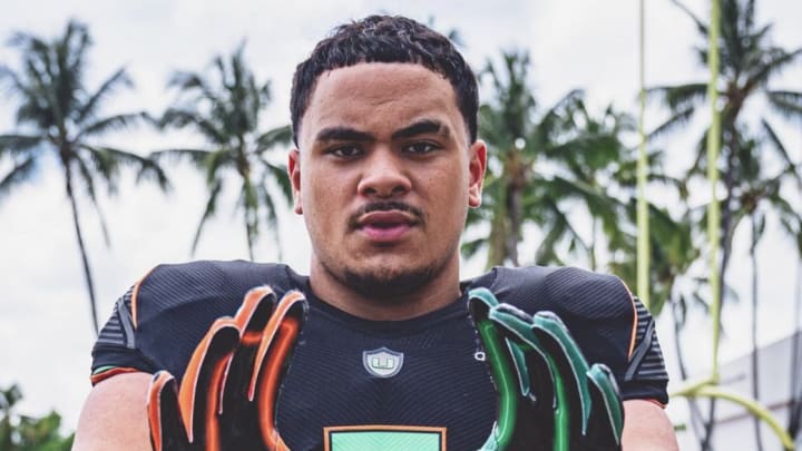 Seuseu Alofaituli posing during his official visit with the Miami Hurricanes. Seuseu Alofaituli posing during his official visit with the Miami Hurricanes.