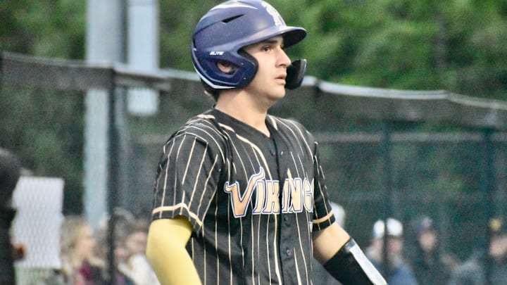 Kyler Malnar and No. 1 Puyallup kept its undefeated record intact with a 7-6 victory over 4A SPSL foe Sumner in the District 3/4 championship game Saturday in Maple Valley.