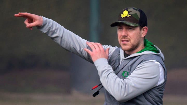 New Oregon offensive coordinator and quarterbacks coach Will Stein leads a drill on the first practice of spring for Oregon football as the Ducks prepare for the 2023 season.
Eug 031623 Uo Spring Fb 15 New Oregon offensive coordinator and quarterbacks coach Will Stein leads a drill on the first practice of spring for Oregon football as the Ducks prepare for the 2023 season.
Eug 031623 Uo Spring Fb 15