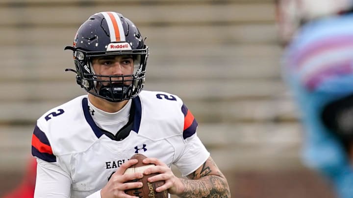 Nashville Christian's Jared Curtis (2) runs the ball against USJ during the first quarter of the Division II-A championship at Finley Stadium in Chattanooga, Tenn., Thursday, Dec. 4, 2025.