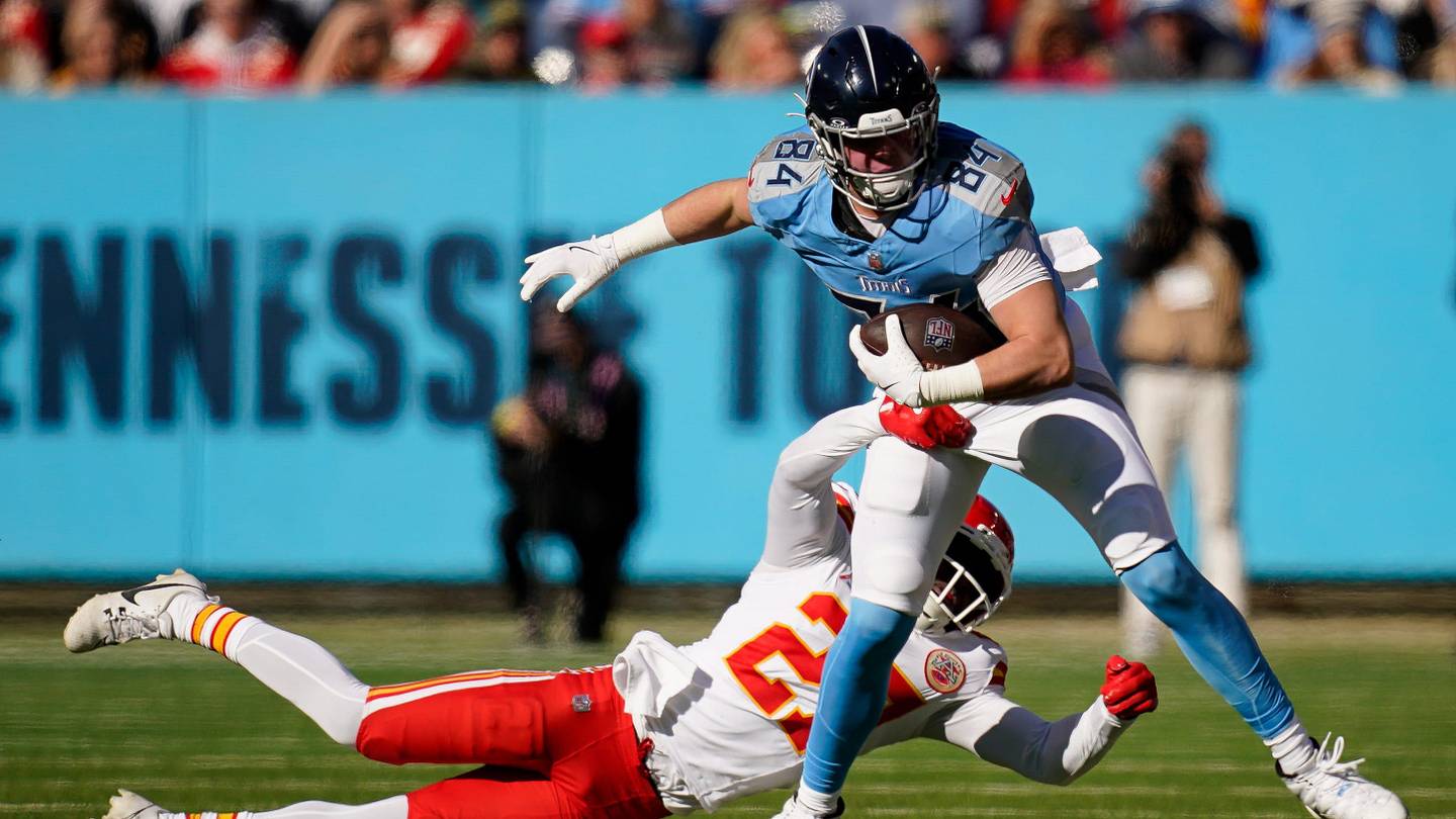 Titans OTA Tight End Breakdown: Can Gunnar Helm Take a Leap?