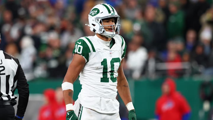 Oct 14, 2024; East Rutherford, New Jersey, USA; New York Jets wide receiver Allen Lazard (10) reacts after catching a pass for a first down against the Buffalo Bills during the second half at MetLife Stadium. 